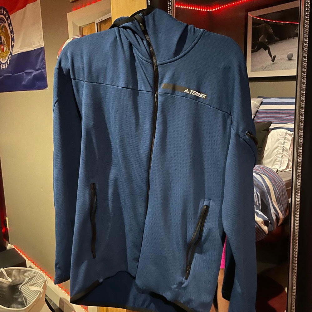 Mens adidas jacket with hood size medium very warm and in good condition